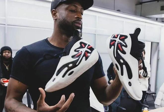 本泽马评选历史最佳阵容：（本泽马评出心目中历史最佳阵容）