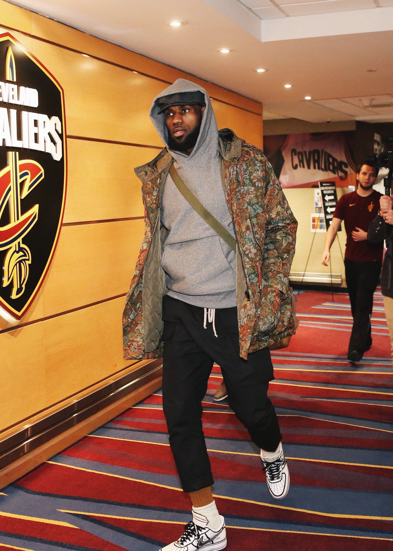 向余望谈冲超：感谢球迷和教练团队这一年的努力，我们做到了（向余望谈冲超成功：感谢球迷与教练组一年付出，我们完成目标）