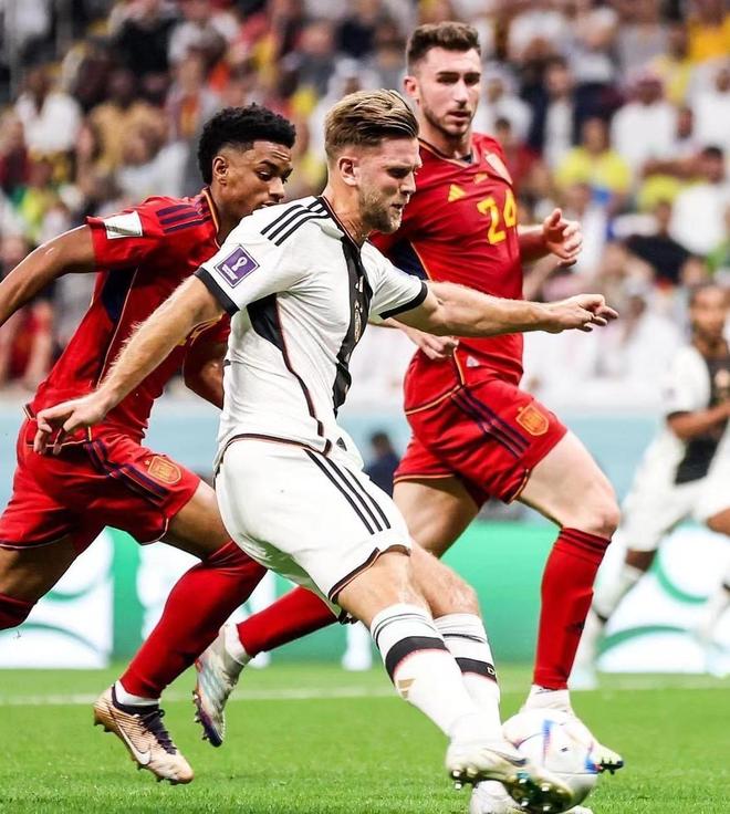 随着南特1-4昂热,法甲最新积分榜出炉：榜首球队出人意料（南特1-4负于昂热，法甲积分榜更新：领头羊令人意外）