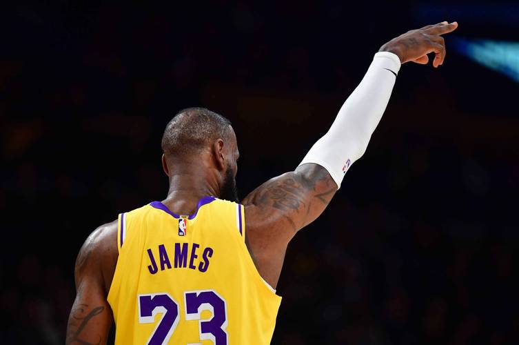 👑收割机！梅西夺生涯第47冠，继续刷新足坛个人冠军数纪录（👑第47冠到手！梅西再刷个人冠军纪录）