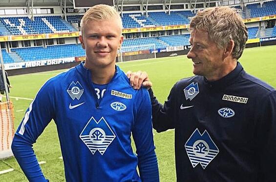 意媒：铃木彩艳可能因为手部骨折缺阵三个月，明年2至3月复出（意媒称铃木彩艳手部骨折或伤停三月，预计明年2至3月复出）