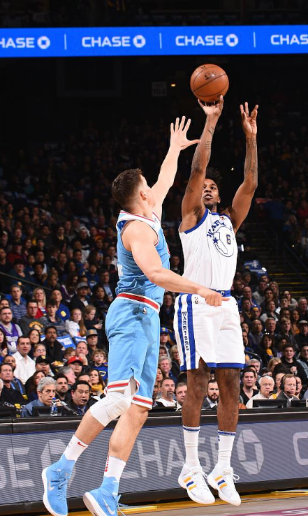 字母哥这时候的买房动作，真的让人浮想联翩啊！（字母哥此刻的置业操作，着实引人遐想）