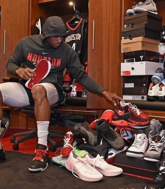 信心十足！谢泼德追身三分一箭穿心 帮助球队迫近比分（手感火热！谢泼德追身三分穿心命中 助球队缩小分差）