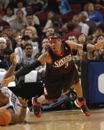 记者：米利唐左腿腘绳肌受伤，伤势令人担忧（记者：米利唐左腿腘绳肌受伤，伤情不容乐观）