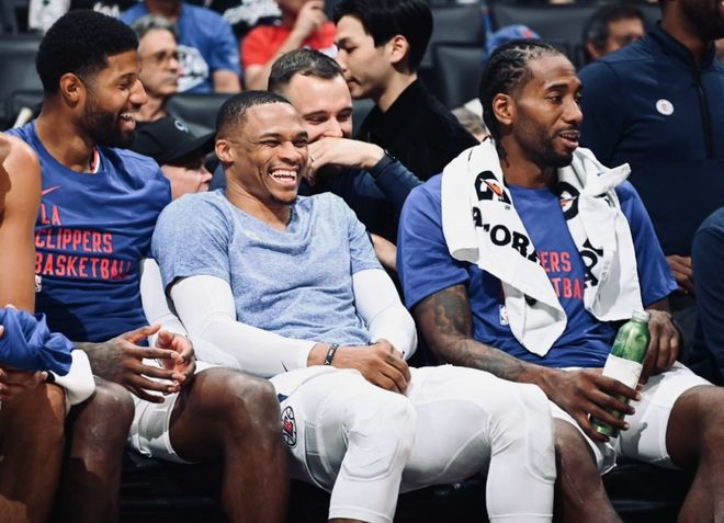 热议U22国足胜韩国：拜合拉木得看怎么用；韩国像大学生队（U22国足击败韩国引热议：拜合拉木用法成焦点，韩国踢得像大学生队）