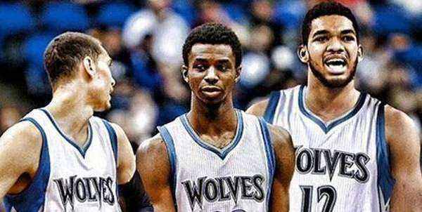 贝林厄姆留言调侃古德利抱得太紧，后者回应：确实过了（贝林厄姆调侃古德利拥抱用力过猛，古德利回应：确实有点过）