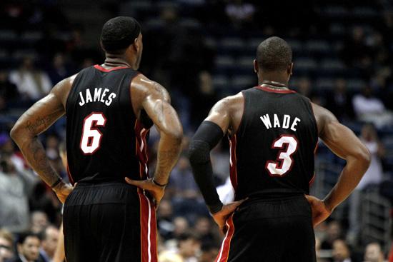 竟是“熟人”？被肘击的奥谢2021年因干扰C罗点球被打一巴掌（原来是旧相识？遭肘击的奥谢曾在2021年因干扰C罗点球被掌掴）