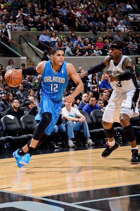 勇士老将挺身而出定胜局（勇士老将关键发力锁定胜局）