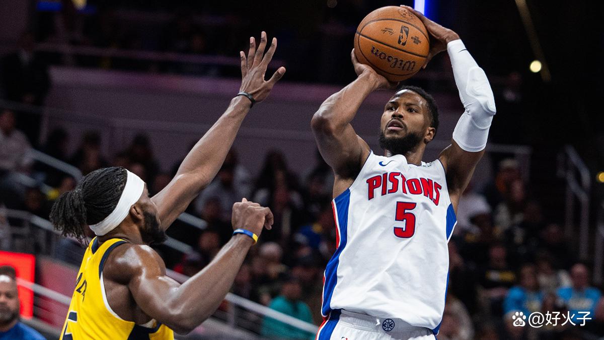 得分上双！祝铭震半场5中3拿到10分1板1助1断（祝铭震半场5投3中砍下10分，外加1板1助1断）