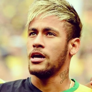 庆祝波兰独立日，莱万将纽约帝国大厦点亮为白红色（莱万为庆祝波兰独立日点亮纽约帝国大厦白红灯光）