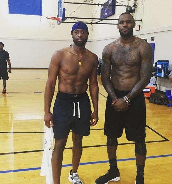 CBA揭幕战半场：布朗&塔克合砍25分，广厦51-41山西（CBA揭幕战半场战报：广厦51-41领先山西，布朗与塔克合砍25分）