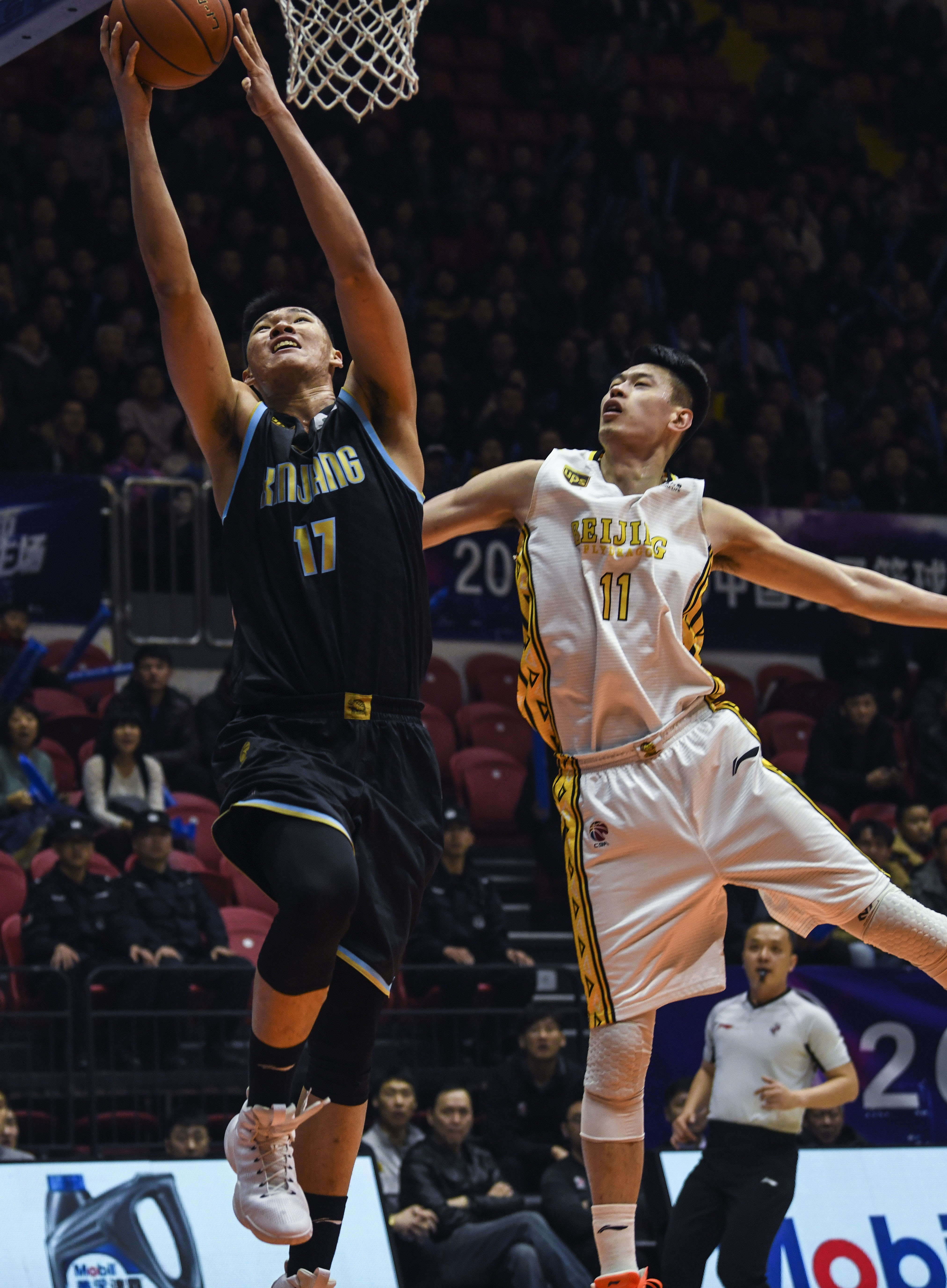 每体：一男子因假扮足球经纪人性侵61名未成年人被捕（每体：冒充足球经纪人的男子涉嫌性侵61名未成年人已被捕）