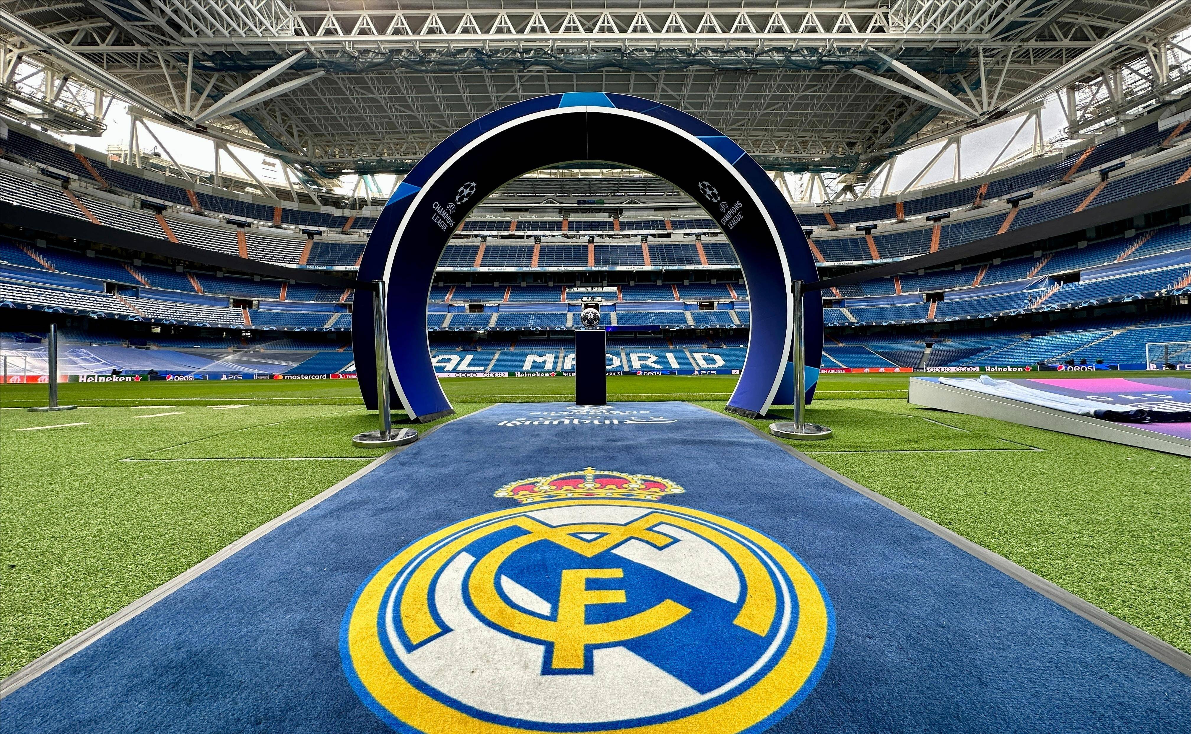 苦苦支撑！锡安强突拉杆上篮2+1 个人已经9投8中砍下21分（独自扛旗！锡安强突拉杆打成2+1，9投8中已砍下21分）