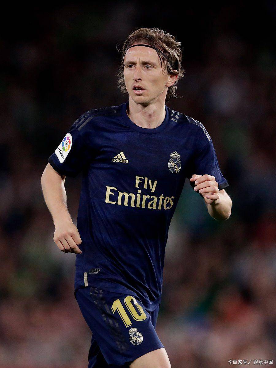 记者：邓卓翔尚未与三镇有进一步沟通，三镇目前也没换帅消息（记者：邓卓翔与三镇暂无进一步沟通，球队暂未有换帅动向）