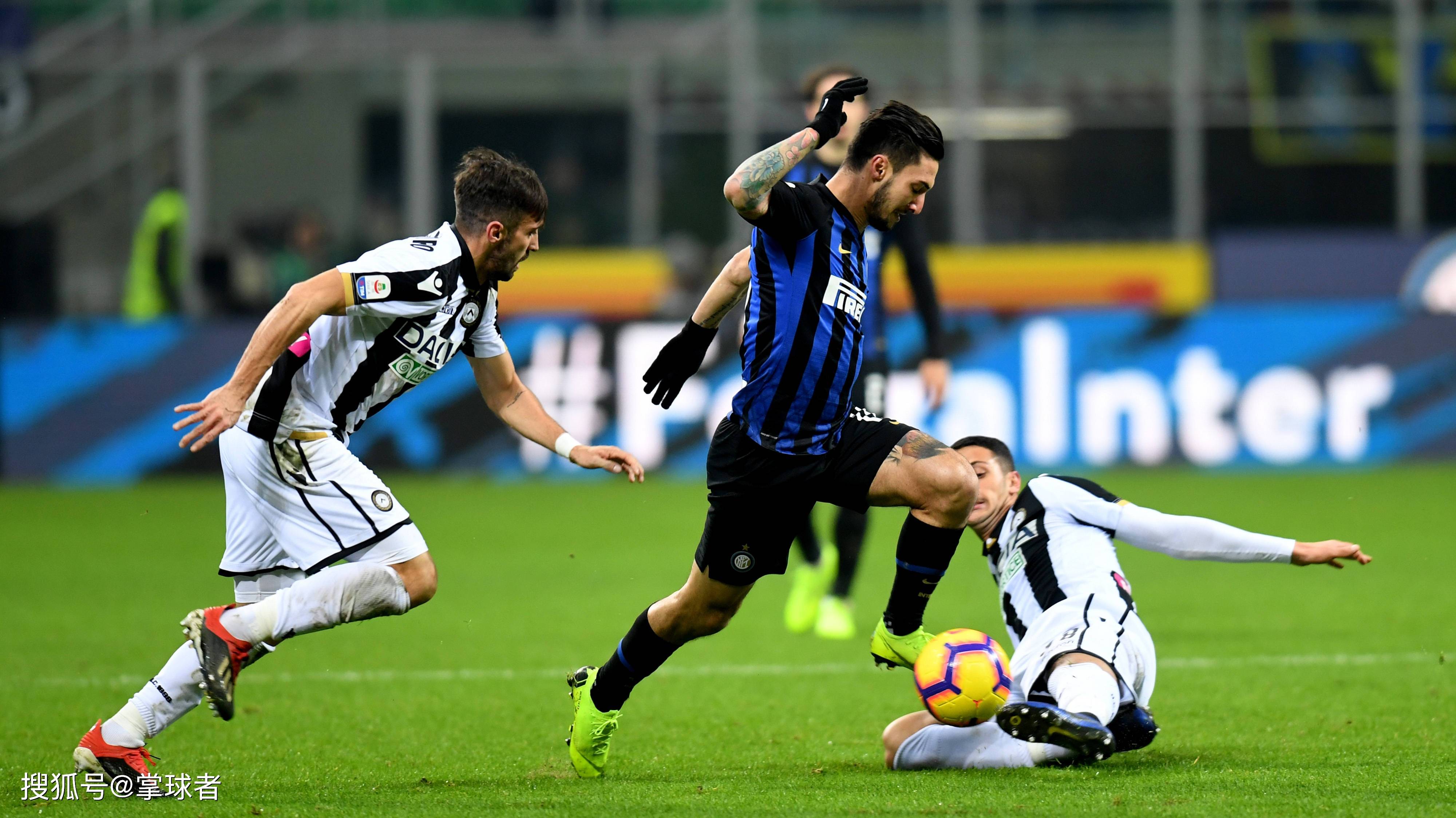 梅努申请离队，心属那不勒斯！已有12队邀约，曼联只接受租借！（梅努盼离队赴那不勒斯，12队抛橄榄枝，曼联坚持只租不卖）