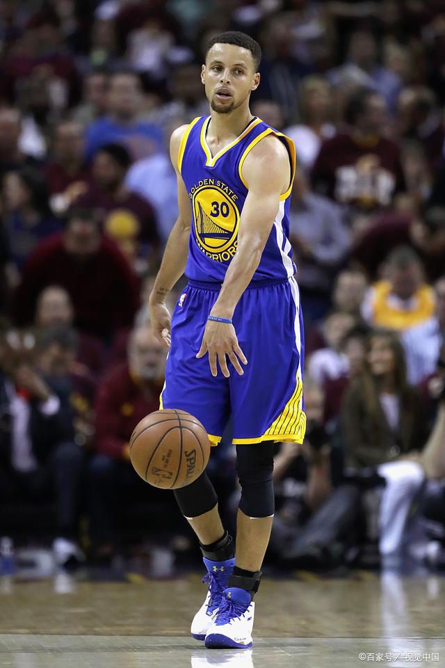 足球国足后防稳固，连续三场零封对手（国足筑牢后防，连续三战零封）