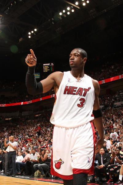 阿斯：巴萨本赛季球场外事务增多，弗里克比上赛季更加情绪化（阿斯报：巴萨本季场外风波增多，弗里克较上赛季更显情绪化）