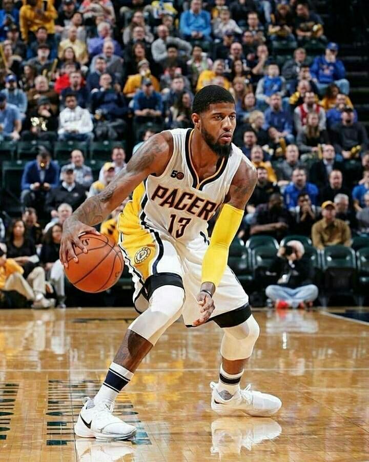 荣耀时刻，网球名将阿尔卡拉斯为迈阿密颁发美职联东部冠军奖杯（荣耀加冕：阿尔卡拉斯为迈阿密颁发美职联东部冠军奖杯）